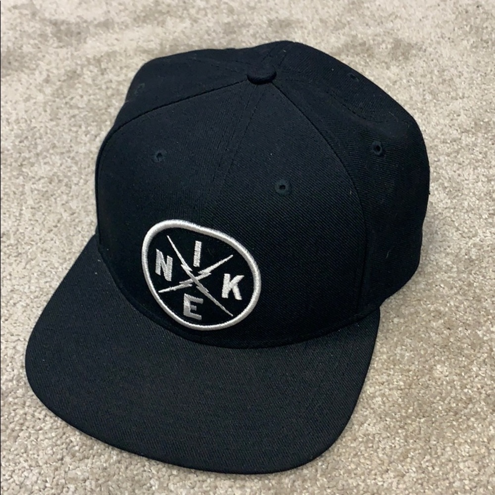 Nike Men’s Flat Brim Hat Cap Snapback Trucker